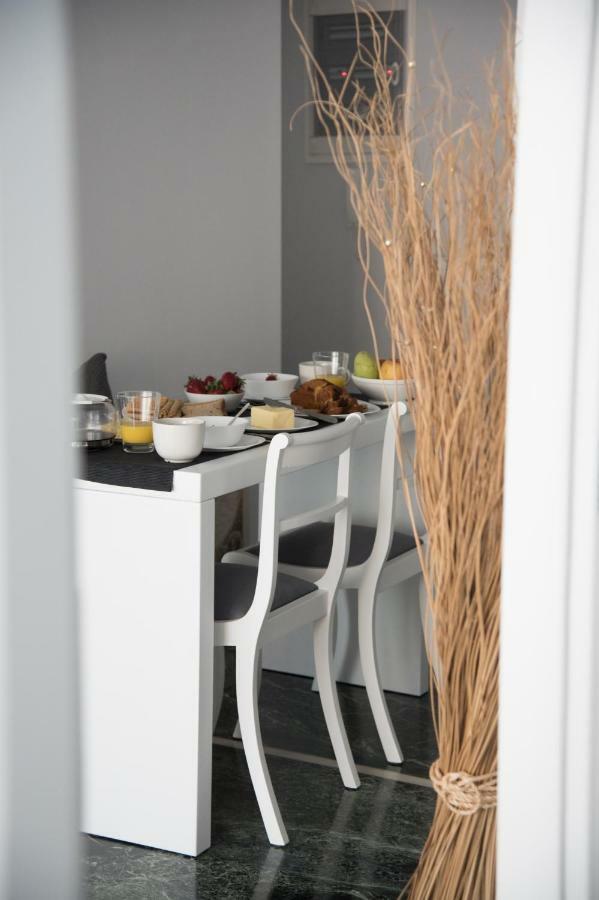 Living Near Acropolis By Sylvia Staikou 2Nd & 3D Floor Apartment Athens Ngoại thất bức ảnh